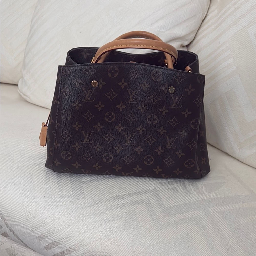 Like new.  Louis Vuitton classic Tan Monogram bag.
